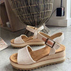 Tom’s Elegant Cream Platform Sandals